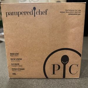 *New in Box* Pampered‎ Chef Close & Cut Kitchen Tool